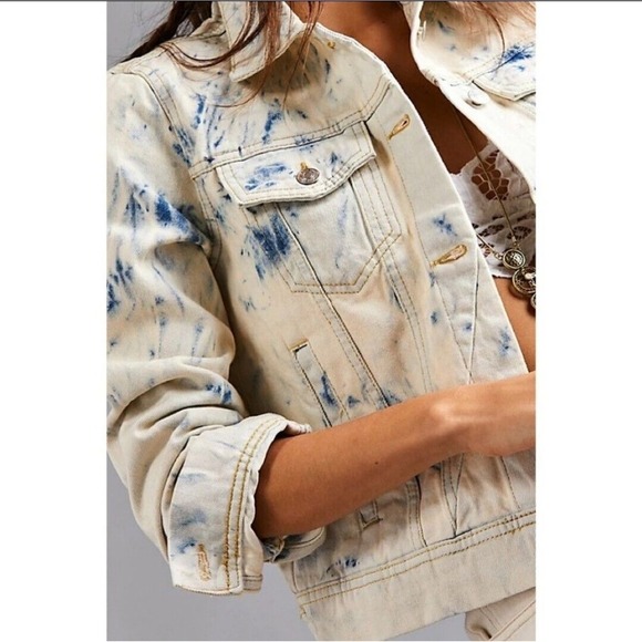 ✨FREE PEOPLE Rumors Denim‎ Jacket Jones Tie Dye Blue Size X SMALL - Picture 4 of 7